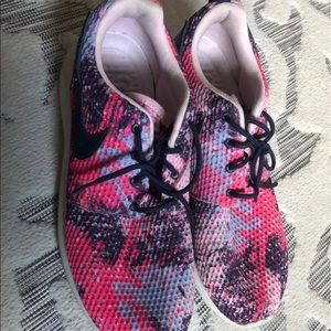 NIKE roshes tennis sneakers